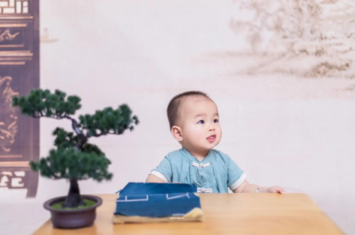 天津怀孕肚子中间凹两边凸